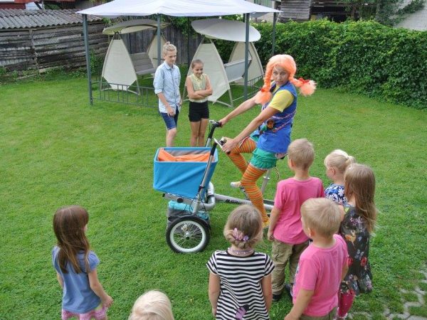 PIPI sõidab külla